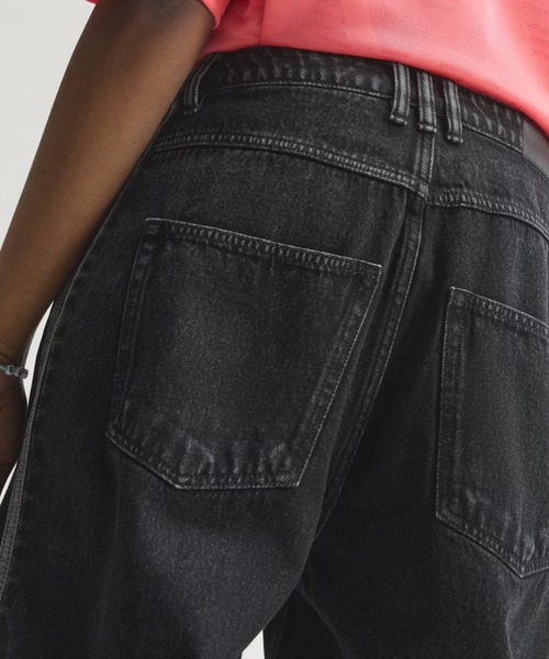 adidas（アディダス）の「adidas Originals/アディダス オリジナルス/SST LOOSE DENIM PANTS（デニムパンツ・レディース・ブラック・30/32）」の8枚目の写真