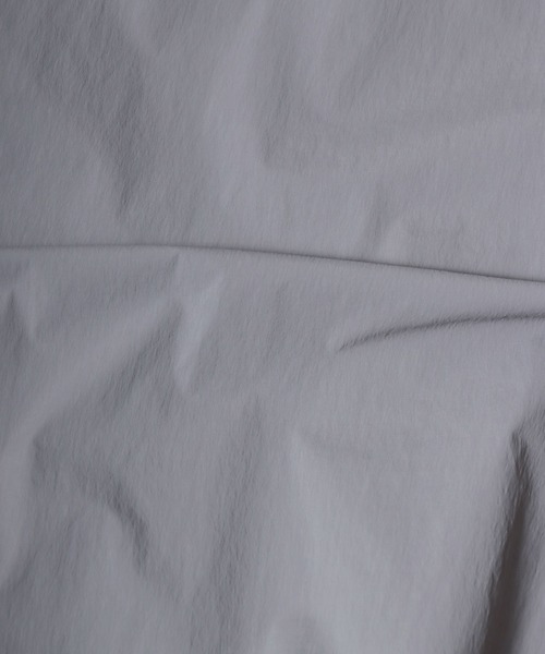 ANPAS(アンパス)の「Lightweight Poly-Stretch Active Hoodie / ポリストレッチ ファンクショナル ナイロンパーカー / 接触冷感 フードブルゾン フルジップ アクティブパーカー メンズ レディース ユニセックス ライトアウター(マウンテンパーカー・メンズ・ブラック/グレー・M/L/XL)」の16枚目の写真