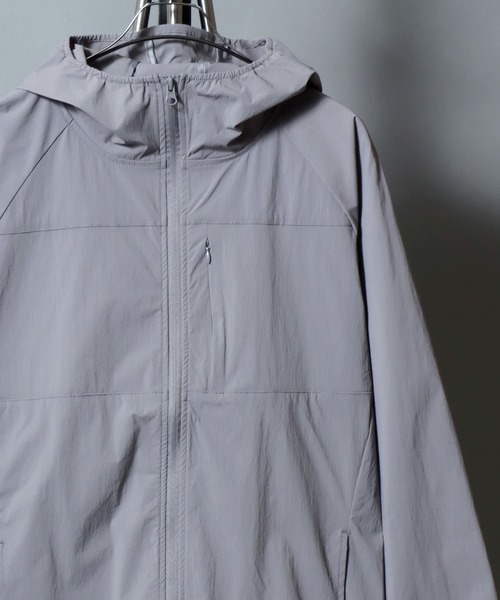 ANPAS(アンパス)の「Lightweight Poly-Stretch Active Hoodie / ポリストレッチ ファンクショナル ナイロンパーカー / 接触冷感 フードブルゾン フルジップ アクティブパーカー メンズ レディース ユニセックス ライトアウター(マウンテンパーカー・メンズ・ブラック/グレー・M/L/XL)」の12枚目の写真