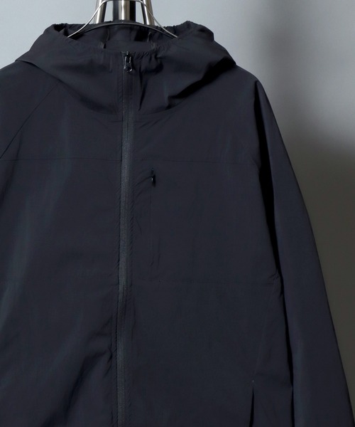 ANPAS(アンパス)の「Lightweight Poly-Stretch Active Hoodie / ポリストレッチ ファンクショナル ナイロンパーカー / 接触冷感 フードブルゾン フルジップ アクティブパーカー メンズ レディース ユニセックス ライトアウター(マウンテンパーカー・メンズ・ブラック/グレー・M/L/XL)」の5枚目の写真