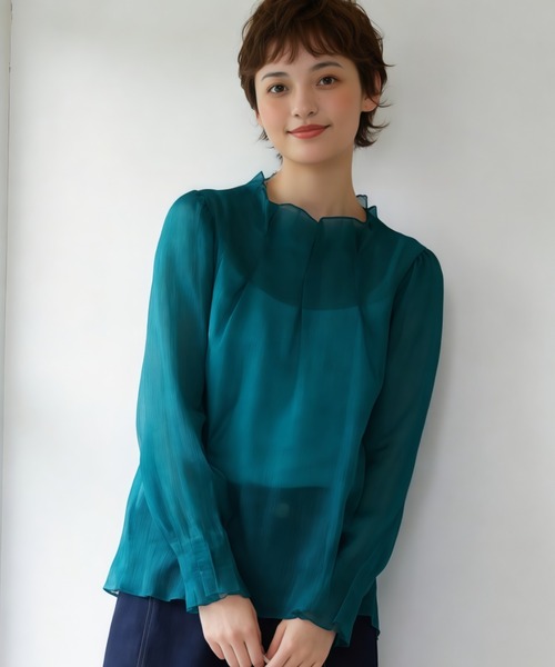 Sew loop(ソーループ)の「衿タックデザイン超軽シアー長袖ブラウス(シャツ/ブラウス・レディース・グレイッシュブルー/グリーン/ブラック・FREE)」の3枚目の写真