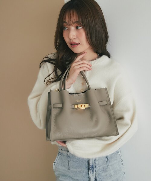 La boutique BonBon（ラブティックボンボン）の「【ヴィオラドーロ】イタリアン型押ダブルフェイスレザートートM（トートバッグ・レディース・ブラウン/ブラック/グレー系その他・FREE）」の14枚目の写真