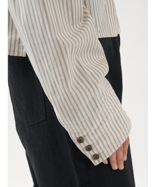 LA PEAU DE GEM(ラポドゥジェム)の「【 LA PEAU DE GEM 】 stripe cropped shirt / ストライプクロップドシャツ(シャツ/ブラウス・レディース・ベージュ/ホワイト・FREE)」の6枚目の写真