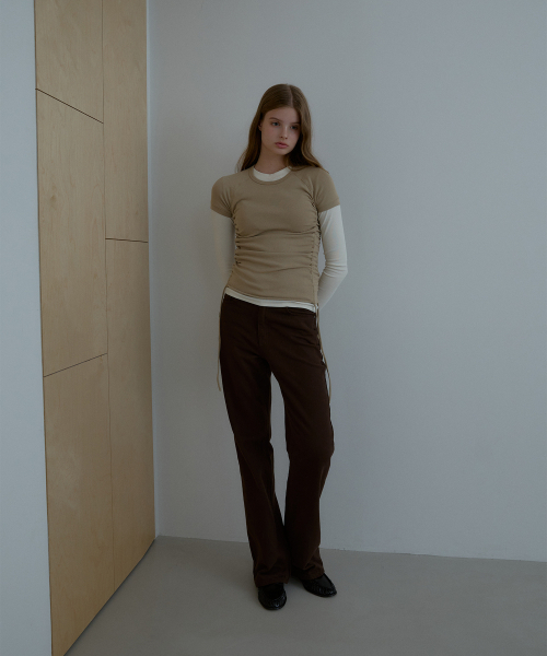 CCOMA(コンマ)の「CMJ36 ディープブラウン フレアパンツ(デニムパンツ・レディース・その他・SMALL/LARGE/MEDIUM)」の2枚目の写真