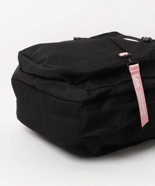Lee(リー)の「【Lee/リー】【容量23L 撥水加工を施したポリエステル素材を使用】フロントメッシュリュック スポーティ テープチャーム付き デイリーユース 通勤 通学(バックパック/リュック・レディース・ブラック/ピンク/ライトグリーン・FREE)」の6枚目の写真