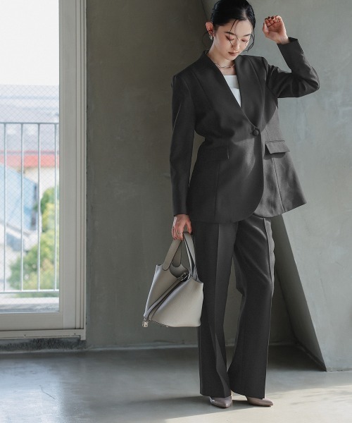 Callarus(カラルス)の「【セットアップ】カーブデザインカラーレスジャケットテーパードパンツセットアップスーツ〔Callarus〕(セットアップ・レディース・ブラック/グレー/ブラウン・S/LL/L/M)」の15枚目の写真