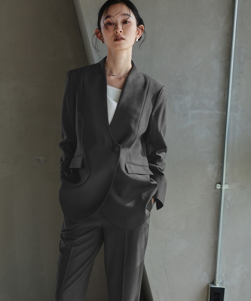 Callarus(カラルス)の「【セットアップ】カーブデザインカラーレスジャケットテーパードパンツセットアップスーツ〔Callarus〕(セットアップ・レディース・ブラック/グレー/ブラウン・S/LL/L/M)」の7枚目の写真