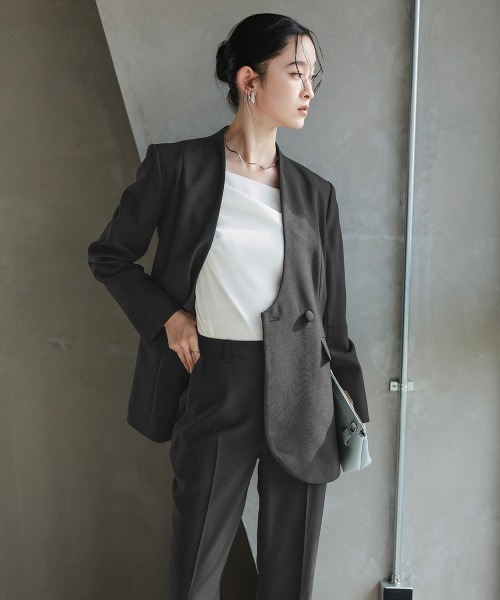 Callarus(カラルス)の「【セットアップ】カーブデザインカラーレスジャケットテーパードパンツセットアップスーツ〔Callarus〕(セットアップ・レディース・ブラック/グレー/ブラウン・S/LL/L/M)」の11枚目の写真