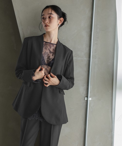 Callarus(カラルス)の「【セットアップ】カーブデザインカラーレスジャケットテーパードパンツセットアップスーツ〔Callarus〕(セットアップ・レディース・ブラック/グレー/ブラウン・S/LL/L/M)」の4枚目の写真