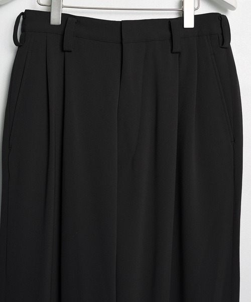 UJOH(ウジョー)の「【UJOH HOMME】Wide 2 Tuck PNT(スラックス・メンズ・ダークグレー/ブラック・4/5)」の14枚目の写真