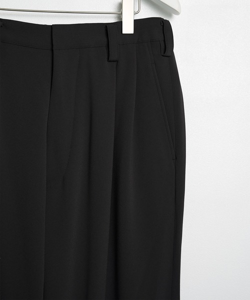 UJOH(ウジョー)の「【UJOH HOMME】Wide 2 Tuck PNT(スラックス・メンズ・ダークグレー/ブラック・4/5)」の7枚目の写真