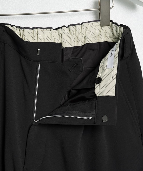 UJOH(ウジョー)の「【UJOH HOMME】Wide 2 Tuck PNT(スラックス・メンズ・ダークグレー/ブラック・4/5)」の8枚目の写真