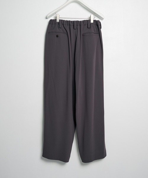 UJOH(ウジョー)の「【UJOH HOMME】Wide 2 Tuck PNT(スラックス・メンズ・ダークグレー/ブラック・4/5)」の11枚目の写真