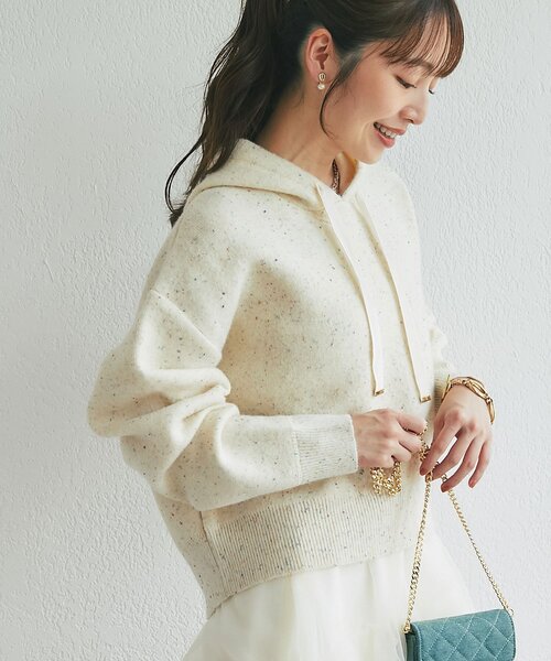 La boutique BonBon（ラブティックボンボン）の「【軽くてもちもち】カラーネップフーディニット（ニット/セーター・レディース・アイボリー/グレー・FREE）」の2枚目の写真