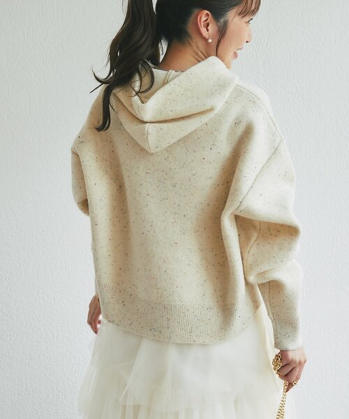 La boutique BonBon（ラブティックボンボン）の「【軽くてもちもち】カラーネップフーディニット（ニット/セーター・レディース・アイボリー/グレー・FREE）」の5枚目の写真