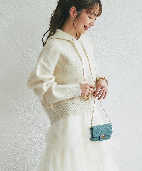 La boutique BonBon（ラブティックボンボン）の「【軽くてもちもち】カラーネップフーディニット（ニット/セーター・レディース・アイボリー/グレー・FREE）」の6枚目の写真