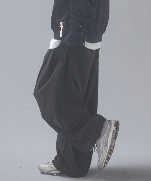 ADAM PATEK(アダムパテック)の「mp15538-woolblend still tuck wide pt ワイドパンツ(AP2628003)(その他パンツ・メンズ・ブラック/ダークグレー・1/2)」の1枚目の写真
