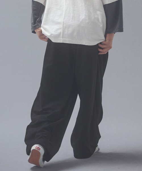 ADAM PATEK(アダムパテック)の「mp15538-woolblend still tuck wide pt ワイドパンツ(AP2628003)(その他パンツ・メンズ・ブラック/ダークグレー・1/2)」の5枚目の写真