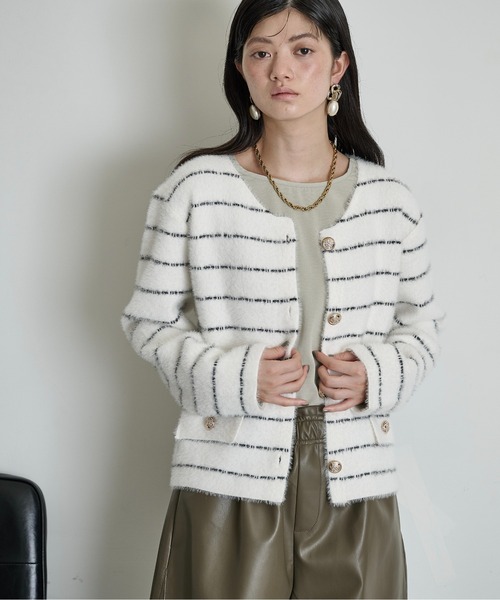 THE YOn(ザヨン)の「ゴールド釦ボーダーシャギーニットカーディガン(カーディガン/ボレロ・レディース・オフホワイト/ブラック・FREE)」の18枚目の写真
