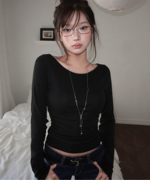 modimood（モディムード）の「[MADE] MOMUBASICボートネック長袖Tシャツ（Tシャツ/カットソー・レディース・ブラック/ベージュ/ネイビー/ピンク/アイボリー/チャコール・1/2）」の2枚目の写真