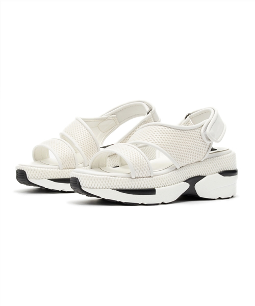 WHO'S WHO gallery（フーズフーギャラリー）の「【GIGGER】メッシュサンダル（サンダル・レディース・ブラック/ホワイト・LARGE/MEDIUM/SMALL）」の2枚目の写真