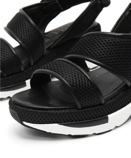 WHO'S WHO gallery（フーズフーギャラリー）の「【GIGGER】メッシュサンダル（サンダル・レディース・ブラック/ホワイト・LARGE/MEDIUM/SMALL）」の9枚目の写真