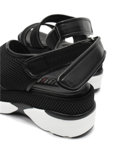 WHO'S WHO gallery（フーズフーギャラリー）の「【GIGGER】メッシュサンダル（サンダル・レディース・ブラック/ホワイト・LARGE/MEDIUM/SMALL）」の3枚目の写真