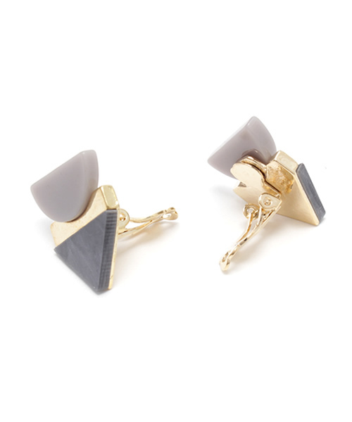 SMELLY（スメリー）の「SMELLY カラーアクリルイヤリング（イヤリング・レディース・アイボリー/グレー・ONE）」の3枚目の写真