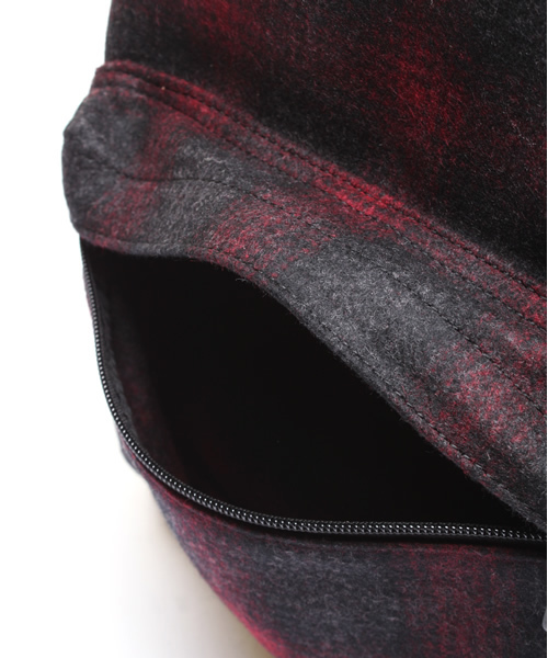 BEAUTY&YOUTH UNITED ARROWS（ビューティーアンドユースユナイテッドアローズ）の「BY ウール/スエード　デイパック ◆（バックパック/リュック・メンズ・レッド/ネイビー・F）」の8枚目の写真