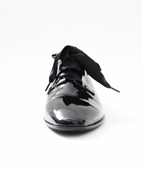 Au BANNISTER(オゥバニスター)の「サテンリボンシューズ(ドレスシューズ・レディース・ブラック/ワイン/シルバー・35/39/38/36/37)」の6枚目の写真