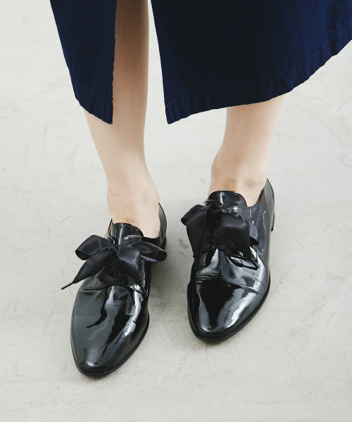 Au BANNISTER(オゥバニスター)の「サテンリボンシューズ(ドレスシューズ・レディース・ブラック/ワイン/シルバー・35/39/38/36/37)」の20枚目の写真