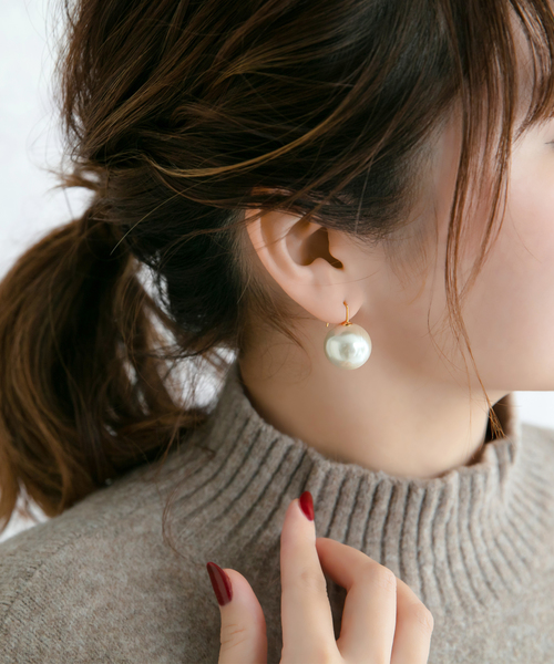 Phoebe（フィービィー）の「【シリーズ累計販売　5000点突破！】ビッグパールフックピアス/大ぶり/存在感◎/主役級（ピアス（両耳用）・レディース・ホワイト/グレー/ゴールド・FREE）」の16枚目の写真