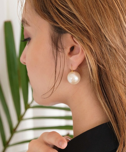 Phoebe（フィービィー）の「【シリーズ累計販売　5000点突破！】ビッグパールフックピアス/大ぶり/存在感◎/主役級（ピアス（両耳用）・レディース・ホワイト/グレー/ゴールド・FREE）」の10枚目の写真