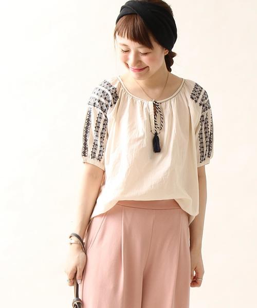 coen（コーエン）の「【Market】コットン袖エンブロイダリーブラウスⅠ（シャツ/ブラウス・レディース・オフホワイト/ネイビー・FREE）」の2枚目の写真