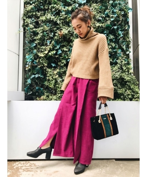EVRIS（エヴリス）の「フレアスリーブクロップドタートルニットプルオーバー（ニット/セーター・レディース・ブラック/ベージュ/パープル/ブルー/マスタード/アイボリー・FREE）」の19枚目の写真