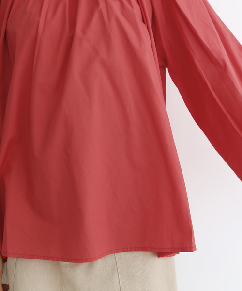 MERLOT（メルロー）の「バンドカラーギャザーブラウス1450（シャツ/ブラウス・レディース・ブラック/ブルー/レッド/オフホワイト・FREE）」の19枚目の写真