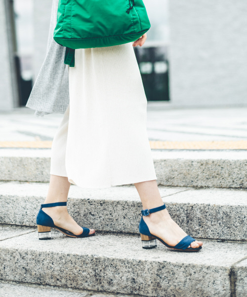 PICHE ABAHOUSE（ピシェ アバハウス）の「【WEB別注】クリアヒールストラップサンダル（サンダル・レディース・ブラック/イエロー/ブルー/シャンパン・SMALL/MEDIUM/LARGE）」の3枚目の写真