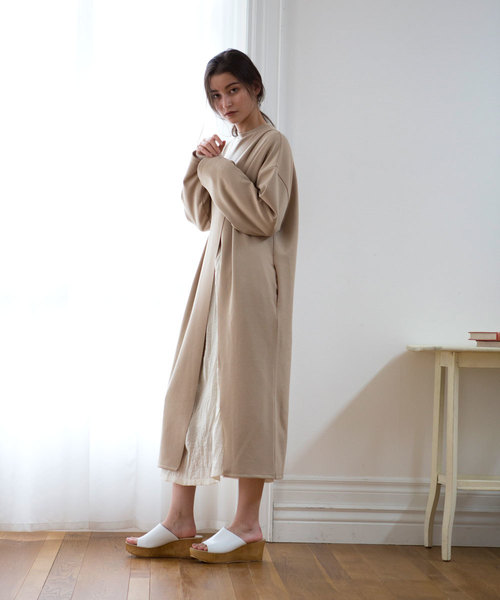 marjour（マージュール）の「SLIT CUT PULLOVER（Tシャツ/カットソー・レディース・ブラック/ベージュ・MEDIUM）」の13枚目の写真