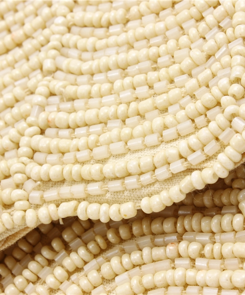 NANO universe（ナノユニバース）の「ANAN S/ビーズクラッチ（クラッチバッグ・レディース・ベージュ/ライトグレー・FREE）」の4枚目の写真