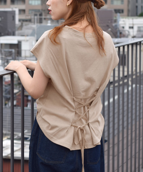 w closet(ダブルクローゼット)の「後ろレースアッププルオーバー(Tシャツ/カットソー・レディース・パープル/ブラウン/オフホワイト/スミクロ/グレイッシュベージュ・FREE)」の4枚目の写真