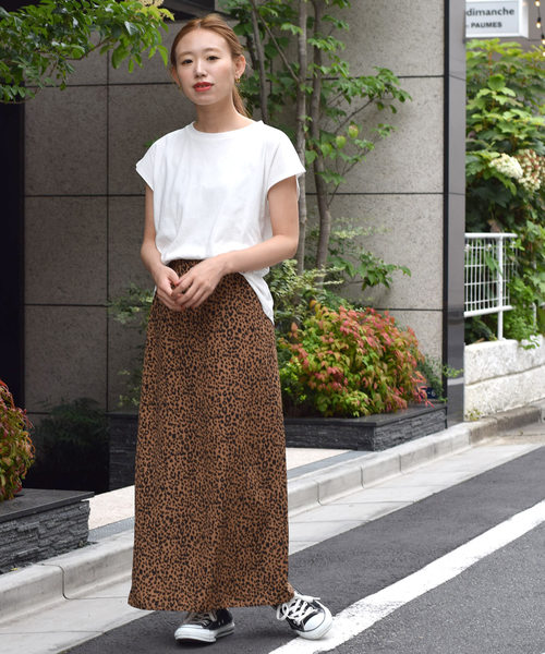 w closet(ダブルクローゼット)の「後ろレースアッププルオーバー(Tシャツ/カットソー・レディース・パープル/ブラウン/オフホワイト/スミクロ/グレイッシュベージュ・FREE)」の15枚目の写真