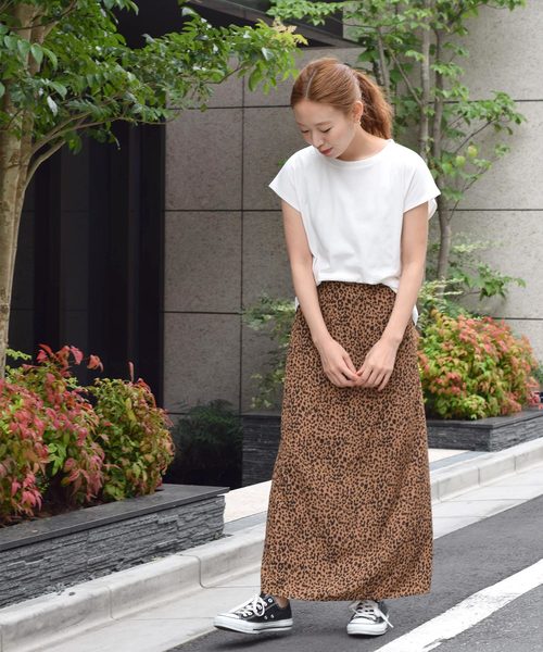 w closet(ダブルクローゼット)の「後ろレースアッププルオーバー(Tシャツ/カットソー・レディース・パープル/ブラウン/オフホワイト/スミクロ/グレイッシュベージュ・FREE)」の12枚目の写真