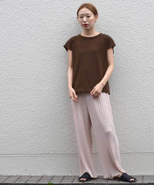w closet(ダブルクローゼット)の「後ろレースアッププルオーバー(Tシャツ/カットソー・レディース・パープル/ブラウン/オフホワイト/スミクロ/グレイッシュベージュ・FREE)」の6枚目の写真