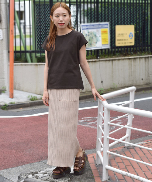 w closet(ダブルクローゼット)の「後ろレースアッププルオーバー(Tシャツ/カットソー・レディース・パープル/ブラウン/オフホワイト/スミクロ/グレイッシュベージュ・FREE)」の13枚目の写真