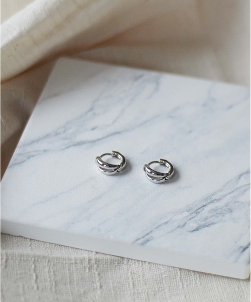 Port(ポート)の「ラウンド フープ ミニ ピアス(ピアス(両耳用)・レディース・ゴールド系その他2/シルバー/ゴールド系その他/ゴールド/シルバー系その他2/シルバー系その他・FREE)」の2枚目の写真