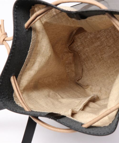 DouDou（ドゥドゥ）の「レザー×PVC ロングショルダーBAG（ショルダーバッグ・レディース・ブラウン/ブラック・FREE）」の3枚目の写真