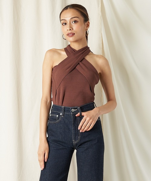 SPIRALGIRL（スパイラルガール）の「ホルタークロスネックニット（ニット/セーター・レディース・ブラック/ベージュ/ブラウン/グリーン・FREE）」の2枚目の写真