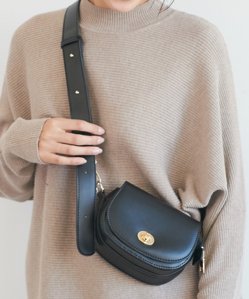 coca（coca）（コカ）の「コンパクトショルダーバッグ（ショルダーバッグ・レディース・ブラック/ベージュ・ONE SIZE）」の2枚目の写真