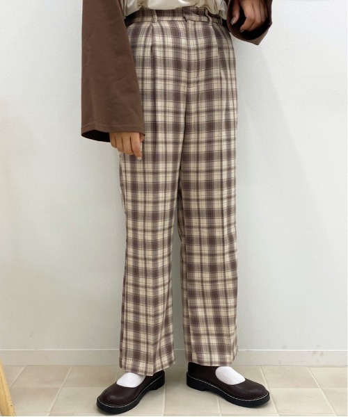 apres jour(アプレジュール)の「ラテカラーセミフレアパンツ【ZOZOTOWN限定アイテム】【8AP】(その他パンツ・レディース・ベージュ/その他/モカ/ライトベージュ・SMALL/MEDIUM)」の3枚目の写真