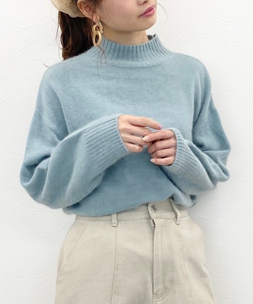 archives(アルシーヴ)の「ハイネックボリューム袖プルオーバー(ニット/セーター・レディース・グレー/ベージュ/グリーン/ブルー/モカ・MEDIUM)」の5枚目の写真